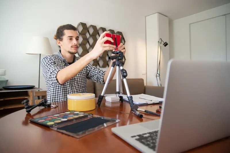 Cashing In on the Canvas: The British Creators Turning r/place Into a Side Hustle